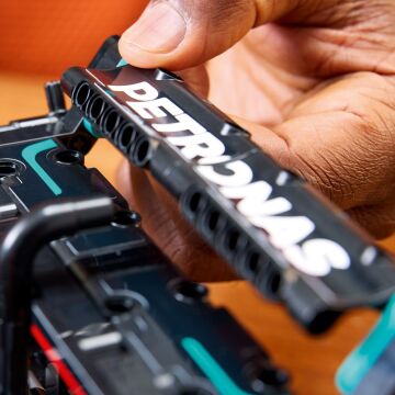 LEGO Technic Mercedes-AMG F1 W14 E Performance 42171 - Yetişkinler için Koleksiyonluk Yaratıcı Yarış Arabası Modeli Yapım Seti (1642 Parça) Technic Mercedes AMG F1 W14 E Performance 42171