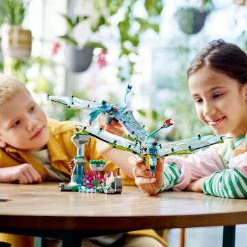 LEGO® Avatar Jake ve Neytiri’nin İlk Banshee Uçuşu 75572 Oyuncak Yapım Seti (572 Parça)