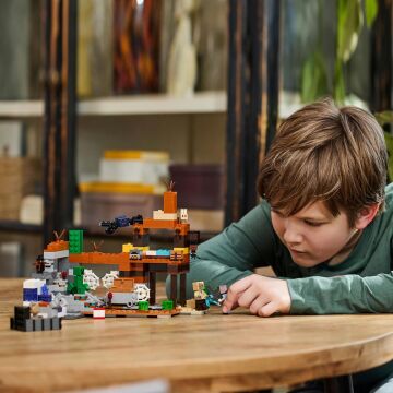 LEGO Minecraft Çorak Arazi Maden Kuyusu 21263-8 Yaş ve Üzeri Macera Oyunları Seven Çocuklar İçin Minecraft Video Oyununa Dayalı Yaratıcı Oyuncak Yapım Seti (538 Parça)