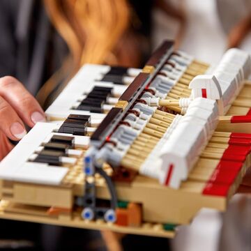 LEGO® Ideas Kuyruklu Piyano 21323 - Yetişkinler için Koleksiyonluk ve Sergilenebilir Yaratıcı Yapım Seti (3662 Parça)