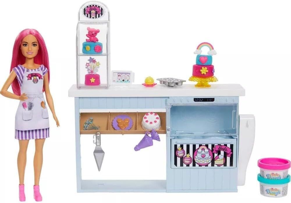 Barbie Pasta Dükkanı Oyun Seti ve Pembe Saçlı 30 cm Minyon Bebek, Fırın Standı, Pasta Yapma Özelliği, 20'den Fazla Oyun Parçası, 3 Yaş ve Üzeri için (HGB73)