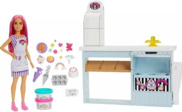 Barbie Pasta Dükkanı Oyun Seti ve Pembe Saçlı 30 cm Minyon Bebek, Fırın Standı, Pasta Yapma Özelliği, 20'den Fazla Oyun Parçası, 3 Yaş ve Üzeri için (HGB73)