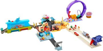 Cars Disney+ Cruz Yarış Merkezi Oyun Seti