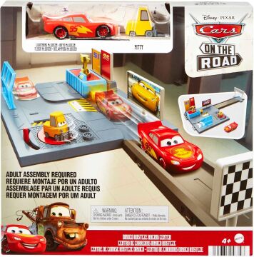 Cars Disney+ Cruz Yarış Merkezi Oyun Seti