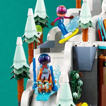 LEGO® Friends Kayak Pisti ve Kafe 41756-9 Yaş ve Üzeri Çocuklar için Yaratıcı Oyun Aksesuarları, 3 Mini Oyuncak Bebek ve Oyuncak Köpek İçeren Yaratıcı Oyuncak Yapım Seti (980 Parça)