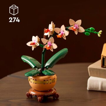 LEGO Botanicals Mini Orkide 10343 – Açık Renkli Terakota Saksı ve Ahşap Efektli Kaide İçeren Yetişkin Kadın ve Erkekler için Dekoratif Çiçek Yapım Seti, Ev ve Ofis Dekorasyonu Hediye Fikri (274 Parça)