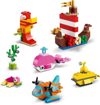 LEGO Classic Yaratıcı Okyanus Eğlencesi 11018-4 Yaş ve Üzeri Çocuklar için 6 İnşa Edilebilen Oyuncak İçeren Yaratıcı Oyuncak Yapım Seti (333 Parça)