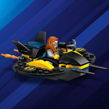 LEGO DC Batman: Batman, Batgirl ve Joker ile Batcave 76272-4 Yaş ve Üzeri Süper Kahraman Seven Çocuklar için Yaratıcı Oyuncak Yapım Seti (184 Parça)