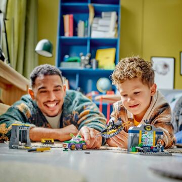 LEGO DC Batman: Batman, Batgirl ve Joker ile Batcave 76272-4 Yaş ve Üzeri Süper Kahraman Seven Çocuklar için Yaratıcı Oyuncak Yapım Seti (184 Parça)