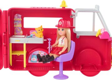 Barbie Chelsea İtfaiye Aracı Oyun Seti, Chelsea (15 cm), itfaiye aracı, 15'ten fazla aksesuar, çıkartmalar, 3 yaş ve üzeri için HCK73