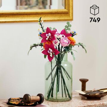 LEGO Botanicals 10342 – Yetişkinler için Gül, Papatya, Peygamber Çiçeği, Okaliptüs, Mürver Çiçeği, Düğün Çiçeği, Orkide, Yıldız Çiçeği ve Çan Çiçeği İçeren Çiçek Yapım Seti, Hediye Fikri (749 Parça)