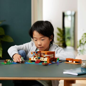 LEGO Minecraft Kurbağa Evi 21256-8 Yaş ve Üzeri Macera Oyunları Seven Çocuklar İçin Yaratıcı Oyuncak Yapım Seti (400 Parça)