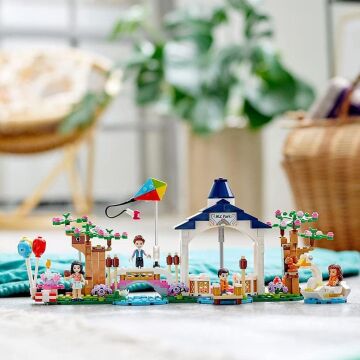 LEGO® Friends Heartlake City Parkı 41447 Yapım Seti; Hayal Gücüne Dayalı Oyunları Seven Çocuklar için Oyuncak (432 Parça)
