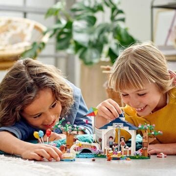 LEGO® Friends Heartlake City Parkı 41447 Yapım Seti; Hayal Gücüne Dayalı Oyunları Seven Çocuklar için Oyuncak (432 Parça)