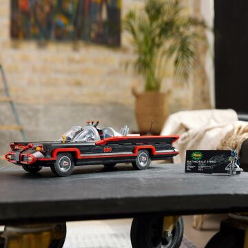 LEGO DC Batman: Klasik TV Dizisi Batmobile 76328 - Yetişkin Süper Kahraman Hayranları için Koleksiyonluk Yapım Seti (1822 Parça)
