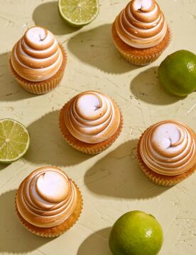 Crumbs & Doilies: Over 90 mouth-watering bakes to create at home from YouTube sensation Cupcake Jemma
