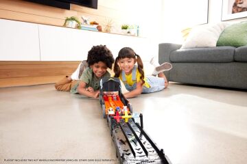 Hot Wheels Racerverse Ultimate Batman Pist Seti, Oyuncak