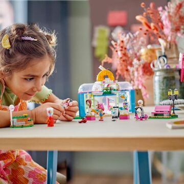 LEGO® Friends Kuaför Salonu 41743-6 Yaş ve Üzeri Çocuklar için 3 Mini Bebek ve Aksesuarlar İçeren Yaratıcı Oyuncak Yapım Seti (401 Parça)