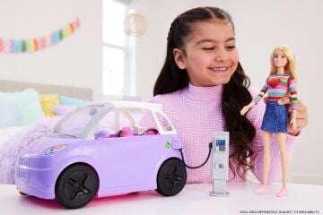 Barbie'nin Elektrikli Arabası, 3 yaş ve üzeri, HJV36