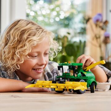LEGO Technic John Deere 9700 Forage Harvester 42168-9 Yaş ve Üzeri Çocuklar için Tarım Aracı İçeren Koleksiyonluk Yaratıcı Oyuncak Model Yapım Seti (559 Parça)