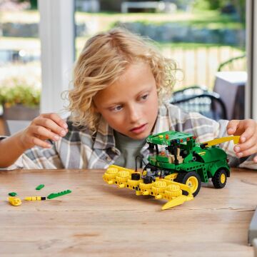 LEGO Technic John Deere 9700 Forage Harvester 42168-9 Yaş ve Üzeri Çocuklar için Tarım Aracı İçeren Koleksiyonluk Yaratıcı Oyuncak Model Yapım Seti (559 Parça)