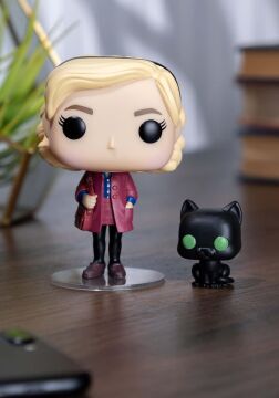 FUNKO POP SABRINA SPELLMAN AND SALEM FIGURU