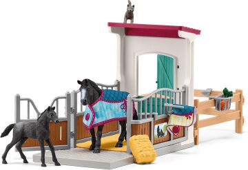 Schleich Horse Club — 34 Parça Stall Oyun Seti, Kısrak ve Tay Figürinli Kararlı Oyun Seti Uzantısı, 5 Yaş ve Üzeri Kız ve Erkek Çocuklar için Oyuncaklar