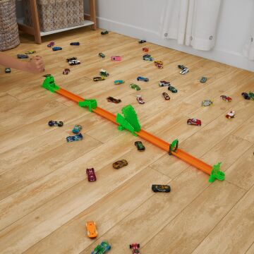 Hot WHeeLS Track Builder Heyecanlı Atlayış Akrobasi Seti