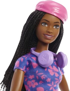 Barbie Brooklyn Seyahatte Bebeği ve Aksesuarları, 3 yaş ve üzeri, HGX55