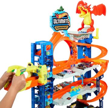 Hot WHeeLS Yeni Ultimate Garaj, 2 Döküm Araba içeren Oyun Seti, 50'den fazla 1:64 Ölçekli Araba için Oyuncak Depolama, 4 Seviyeli Pist Oyunu, Ejderhayı Yen
