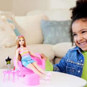 Barbie'nin Kıyafet ve Aksesuar Askısı Oyun Seti