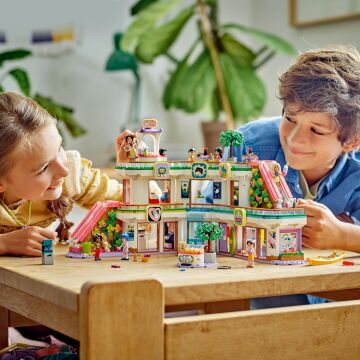 LEGO Friends Heartlake City Alışveriş Merkezi 42604-8 Yaş ve Üzeri Çocuklar için Sosyal Becerileri Geliştiren Yaratıcı Oyuncak Yapım Seti (1237 Parça)