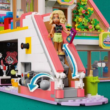 LEGO Friends Heartlake City Alışveriş Merkezi 42604-8 Yaş ve Üzeri Çocuklar için Sosyal Becerileri Geliştiren Yaratıcı Oyuncak Yapım Seti (1237 Parça)