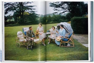 Her Majesty. A Photographic History 1926–Today
