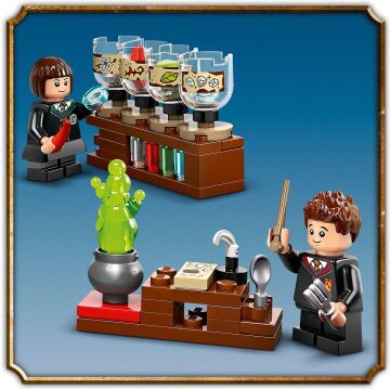 LEGO Harry Potter Hogwarts Şatosu: İksir Dersi 76431-8 Yaş ve Üzeri Çocuklar için Koleksiyonluk Yaratıcı Oyuncak Yapım Seti (397 Parça)