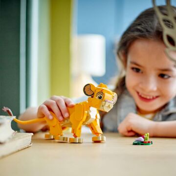 LEGO ǀ Disney Yavru Aslan Kral Simba 43243, 6 Yaş ve Üzeri Çocuklar İçin İnşa Edilebilen Yaratıcı Oyuncak Yapım Seti (222 Parça)