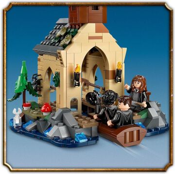 LEGO® Harry Potter Hogwarts™ Şatosu Kayıkhanesi Kayıkhanesi 76426-8 Yaş ve Üzeri Harry Potter Hayranları için 7 Minifigür İçeren Koleksiyonluk Yaratıcı Oyuncak Yapım Seti (350 Parça)