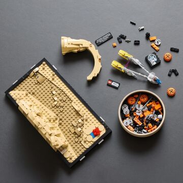LEGO Star Wars: Gizli Tehlike Mos Espa Pod Yarışı Dioraması 75380 Star Wars Seven Yetişkinler için Koleksiyonluk Yaratıcı Model Yapım Seti (718 Parça)