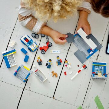 LEGO 4 Yaş ve Üzeri Çocuklar için City Polis Merkezi Takibi 60370 Oyuncak Yapım Seti (172 Parça)