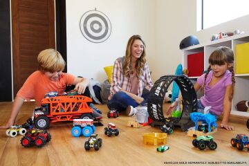 FYJ83 Monster Trucks 1:24 Arabalar /HW Monster Trucks