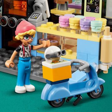 LEGO Friends Heartlake City Kafe’si 42618-6 Yaş ve Üzeri Çocuklar Pastane Oyuncağı İçeren Yaratıcı Oyuncak Yapım Seti (426 Parça)