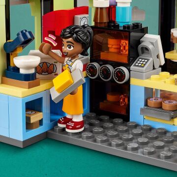 LEGO Friends Heartlake City Kafe’si 42618-6 Yaş ve Üzeri Çocuklar Pastane Oyuncağı İçeren Yaratıcı Oyuncak Yapım Seti (426 Parça)