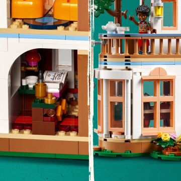 LEGO Friends Kale Pansiyon 42638-12 Yaş ve Üzeri İçin Otel İçeren Yaratıcı Oyuncak Yapım Seti (1311 Parça)