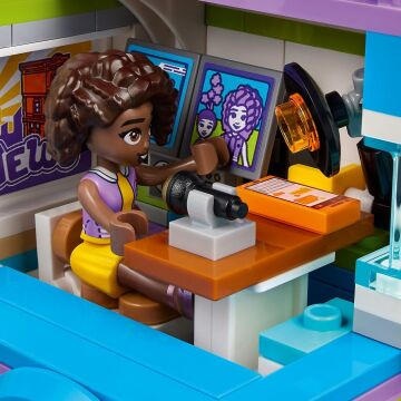 LEGO® Friends Canlı Yayın Aracı 41749 Oyuncak Yapım Seti (446 Parça)