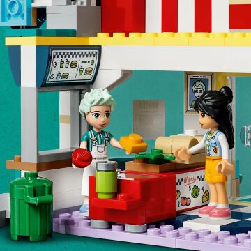 LEGO® Friends Heartlake Şehir Merkezi Restoranı 41728 6 Yaş ve Üzeri için Liann, Aliya ve Charli Mini Bebeklerini İçeren Oyuncak Yapım Seti (346 Parça)