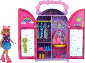 Barbie Chelsea oyuncak bebek ve dolap oyuncak seti, 15 parça giysi ve aksesuar dahil, katlanabilir set, hareket halindeyken oyun ve saklama için