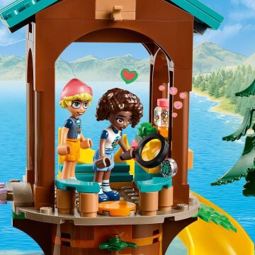 LEGO Friends Macera Kampı Ağaç Ev 42631-8 Yaş ve Üzeri Çocuklar için Leo, Aliya, Jamila ve Olly Minifigürü İçeren Yaratıcı Oyuncak Yapım Seti (1128 Parça)