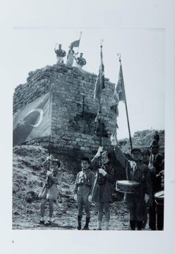 İstanbul’un Surları ve Kapıları (Ciltli) (Kapak değişebilir)