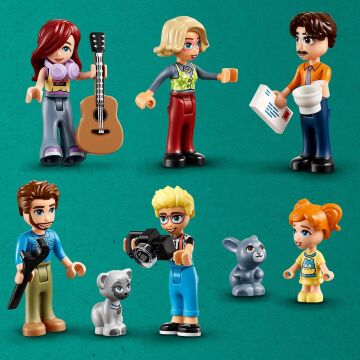 LEGO Friends Olly ve Paisley'nin Aile Evleri 42620-7 Yaş ve Üzeri Çocuklar için 5 Minifigür İçeren Yaratıcı Oyuncak Yapım Seti (1126 Parça)