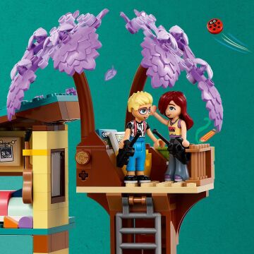 LEGO Friends Olly ve Paisley'nin Aile Evleri 42620-7 Yaş ve Üzeri Çocuklar için 5 Minifigür İçeren Yaratıcı Oyuncak Yapım Seti (1126 Parça)